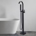 Mattschwarzer, freistehender Wanneneinlauf-Badewannen-Wasserhahn, Bodenmontage, Badezimmer-Wasserfall-Wasserhahn, Messing, schwenkbarer Auslauf, Einzelgriff mit Handbrause